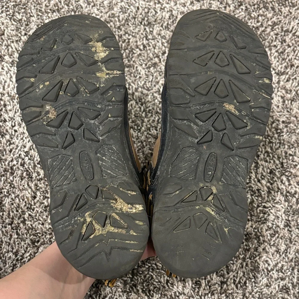 Keen Boys Tan and Black Hiking Boots Size 4